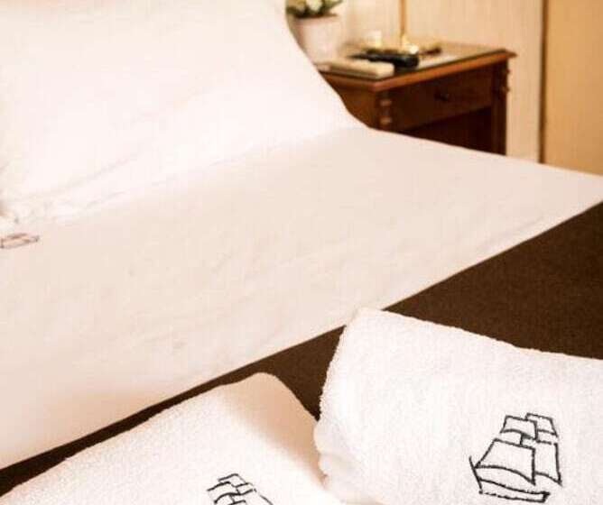 اتاق سوپریور, Mayflower Suites