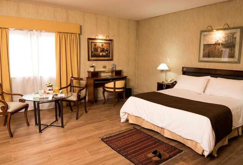 سوئیت سینیور, Mayflower Suites