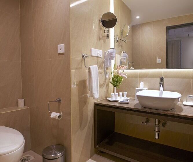 اتاق لوکس با چشم‌انداز استخر, Park Inn By Radisson Goa Candolim