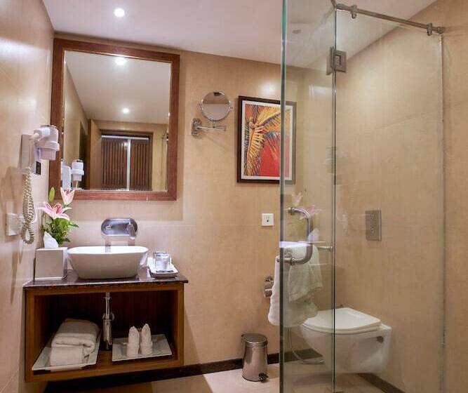 اتاق لوکس با چشم‌انداز استخر, Park Inn By Radisson Goa Candolim