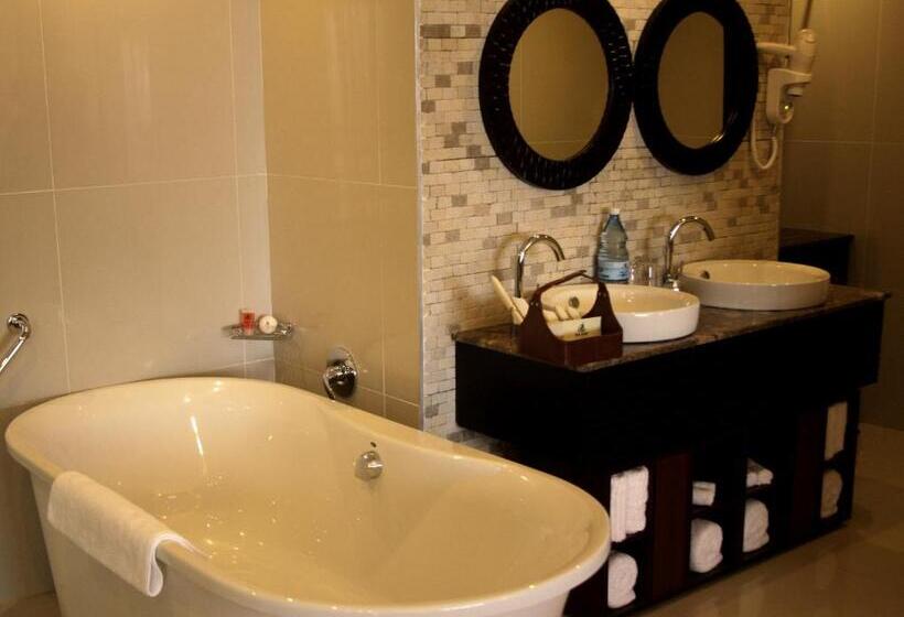 سوئیت اجرایی با چشمانداز دریا, Sea Cliff