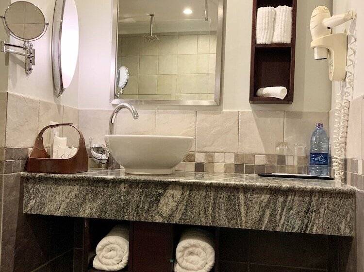 اتاق لوکس با چشمانداز دریا, Sea Cliff