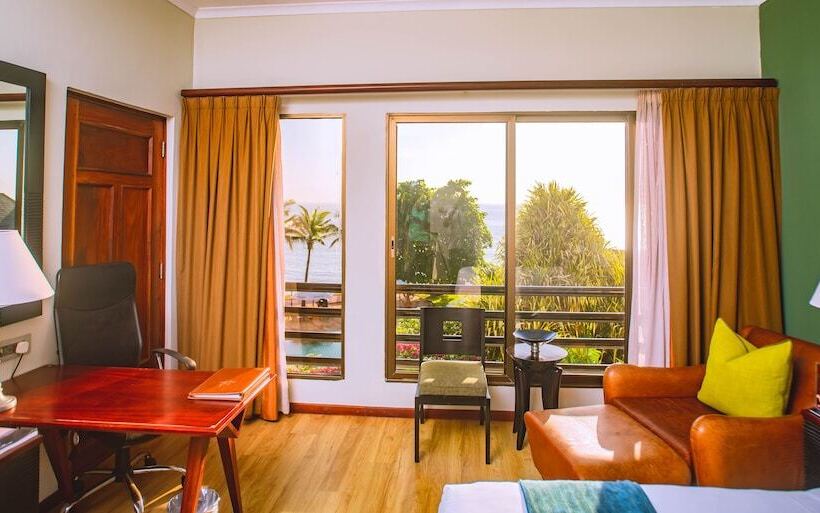 اتاق لوکس با چشمانداز دریا, Sea Cliff