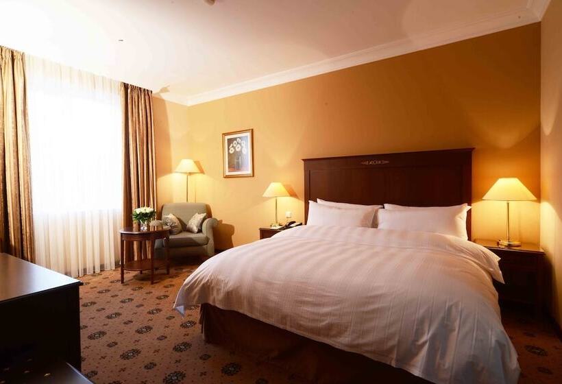 سوییت جونیور, Lotte City Hotels Tashkent Palace