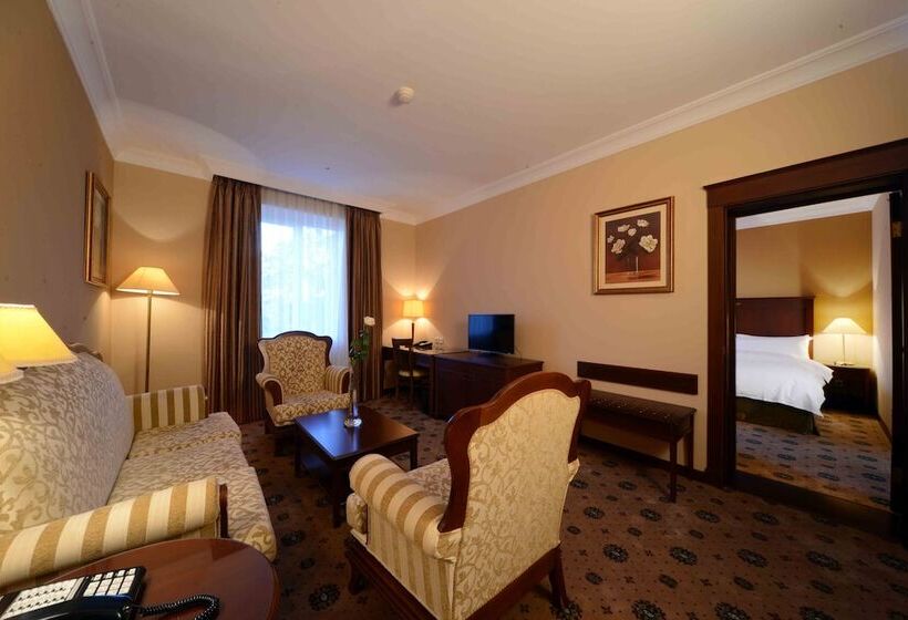 سوییت جونیور, Lotte City Hotels Tashkent Palace