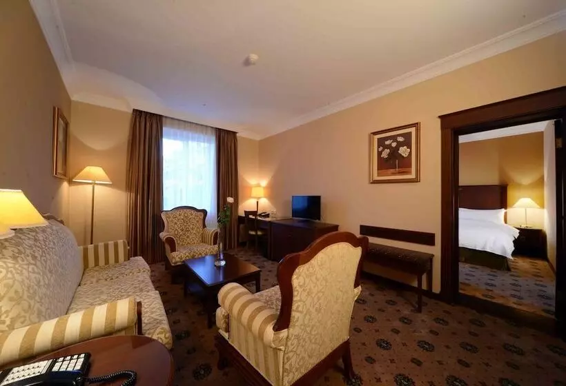 سوییت جونیور, Lotte City Hotels Tashkent Palace