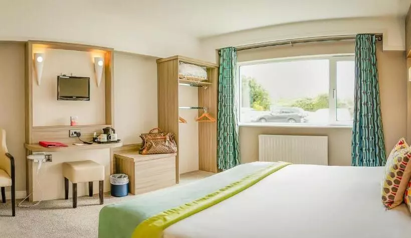 اتاق استاندارد سه نفره, The Gleneagle Hotel & Apartments