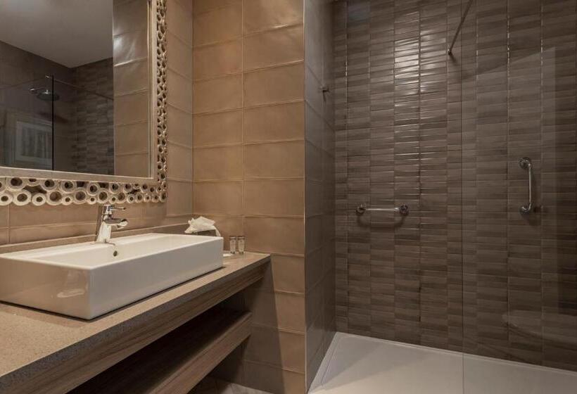 غرفة قياسية مزوَّدة بشُرفة, The Gleneagle Hotel & Apartments