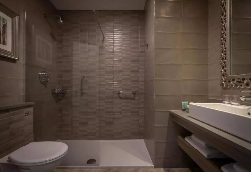 اتاق استاندارد با بالکن, The Gleneagle Hotel & Apartments
