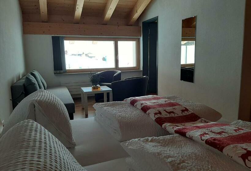 חדר אקונומי יחיד, Avers