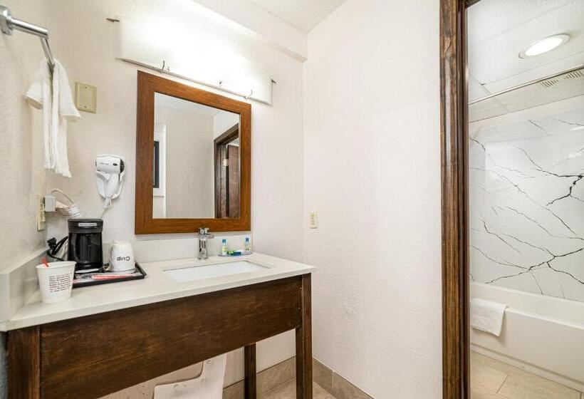 חדר סטנדרט שתי מיטות זוגיות, Bear Creek Inn Gatlinburg, Tn