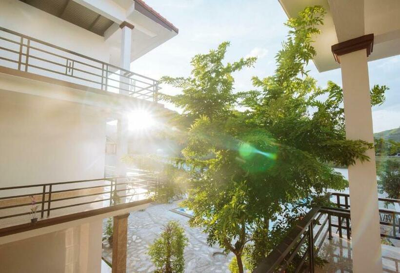 اتاق خانوادگی, Jade