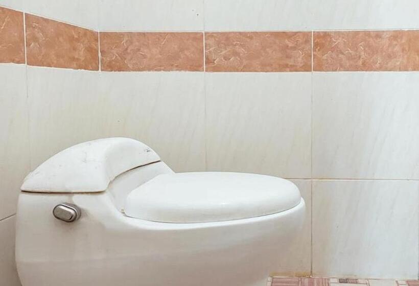 Standard Single Room, Yellow Sapphire Redpartner Near Mayjend Sungkono