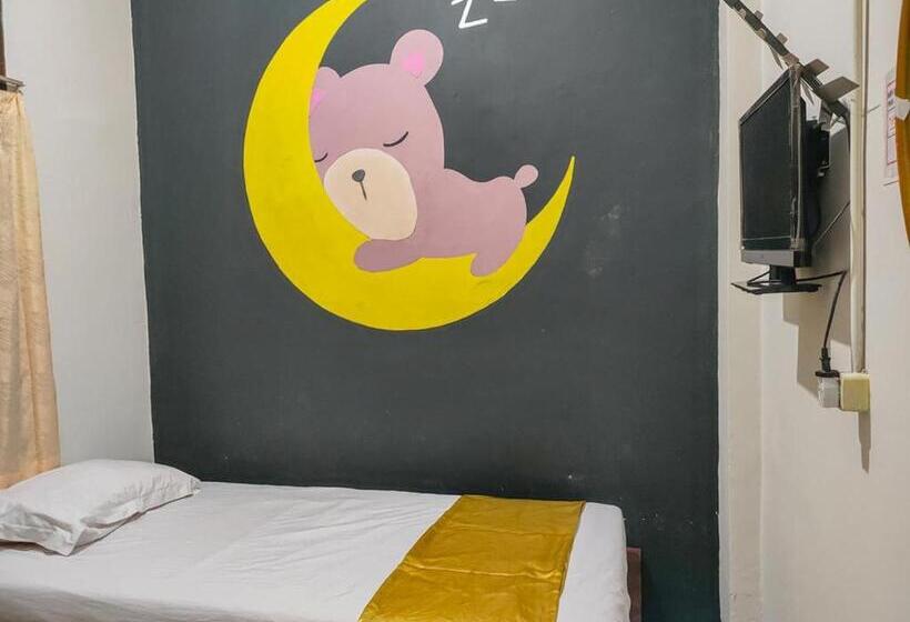 Standard Single Room, Yellow Sapphire Redpartner Near Mayjend Sungkono