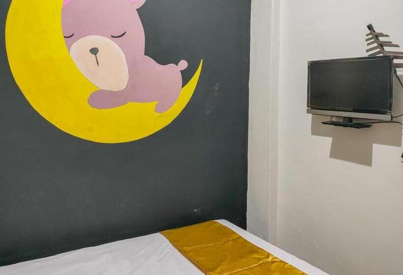 Standard Single Room, Yellow Sapphire Redpartner Near Mayjend Sungkono