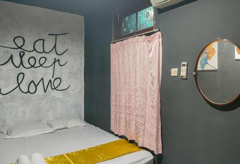 Standard Room, Yellow Sapphire Redpartner Near Mayjend Sungkono