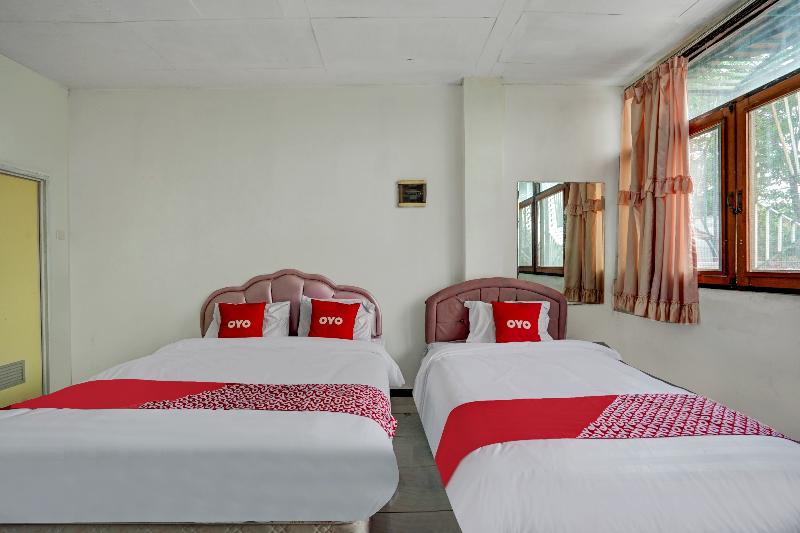 Deluxe Family Room, Yellow Sapphire Redpartner Near Mayjend Sungkono