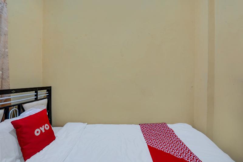 Standard Single Room, Yellow Sapphire Redpartner Near Mayjend Sungkono