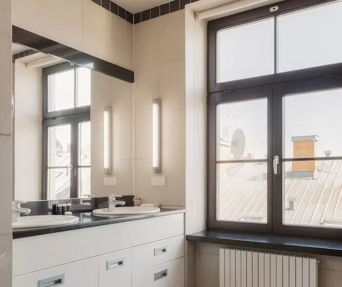 Escritório Estándar, Bergs Suites