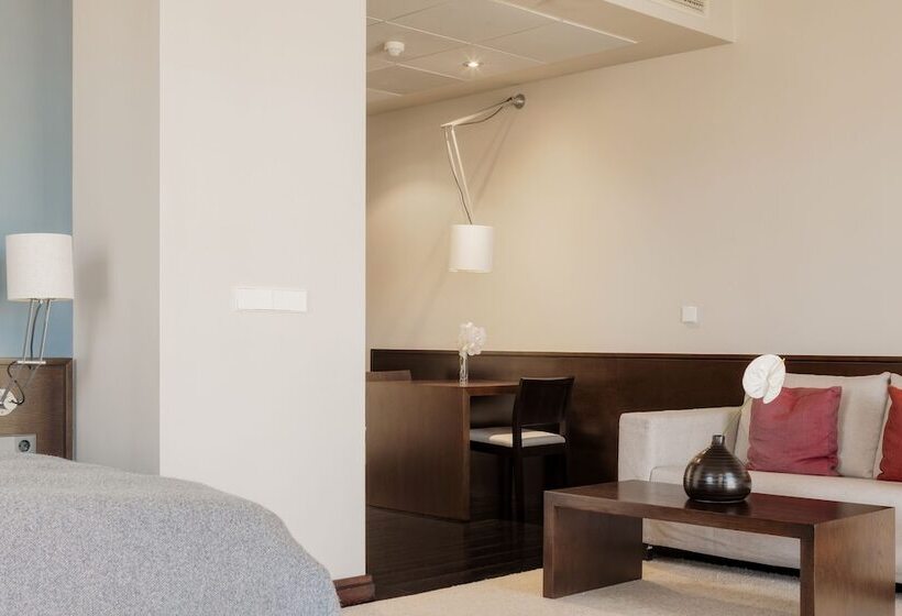 Escritório Estándar, Bergs Suites