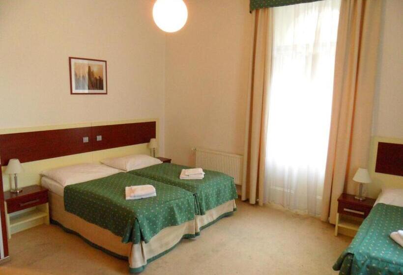 标准三人间, Atos