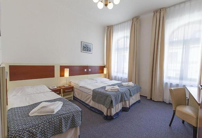 标准三人间, Atos