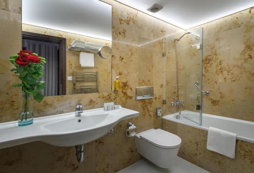 Номер Стандарт, Clementin