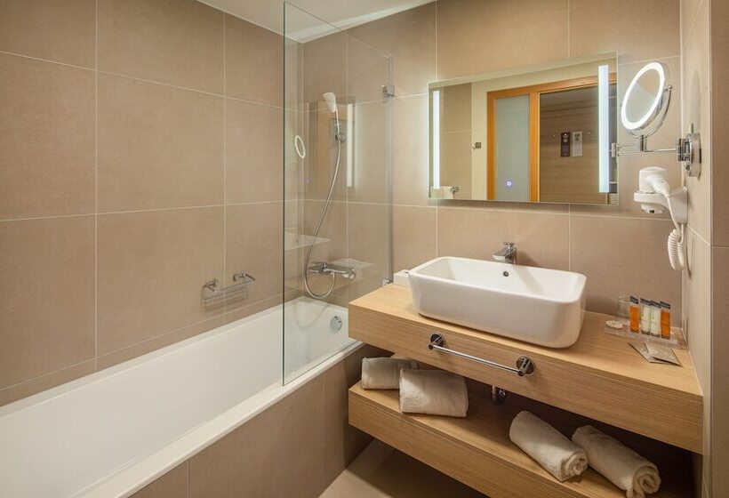 اتاق سوپریور با چشمانداز زمین گلف, Greenfield Hotel Golf & Spa