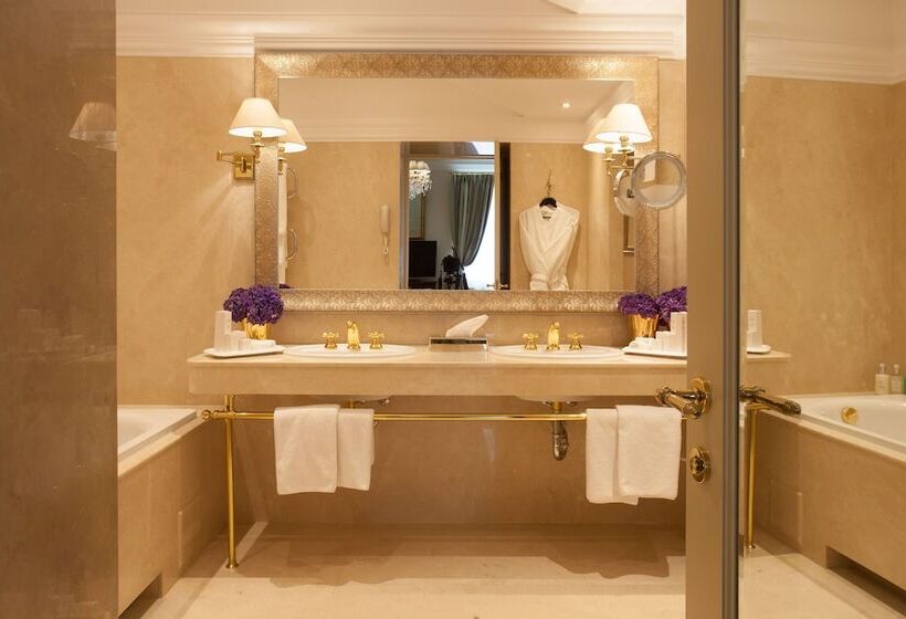 سوییت جونیور, Narutis Hotel Small Luxury Hotels Of The World