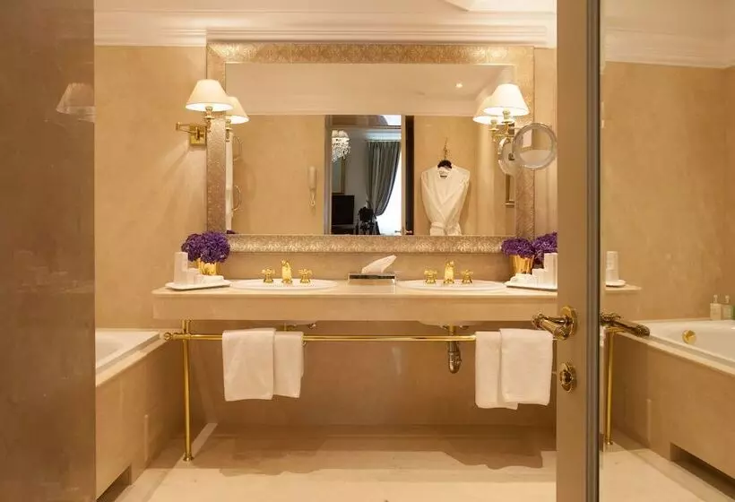 سوییت جونیور, Narutis Hotel   Small Luxury Hotels Of The World