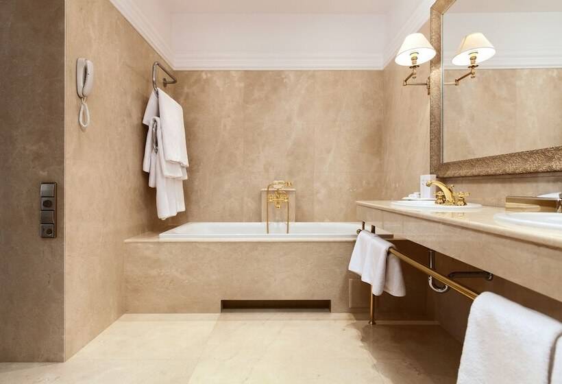 سوییت جونیور, Narutis Hotel Small Luxury Hotels Of The World