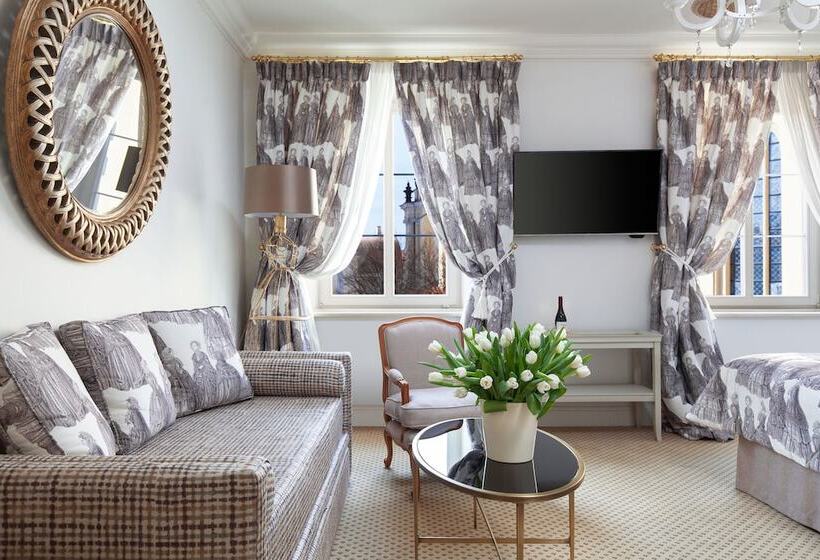 سوییت جونیور, Narutis Hotel Small Luxury Hotels Of The World