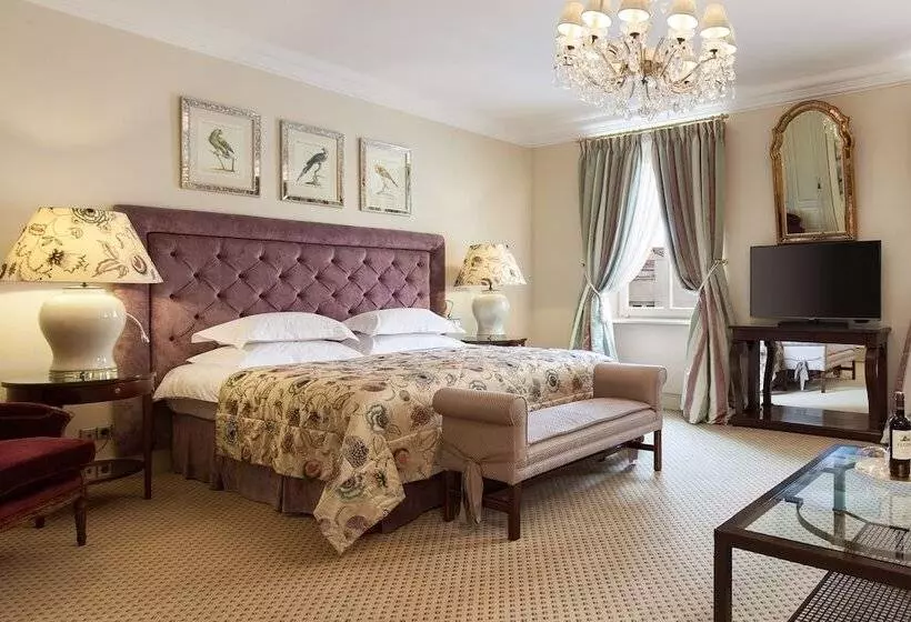 سوییت جونیور, Narutis Hotel   Small Luxury Hotels Of The World