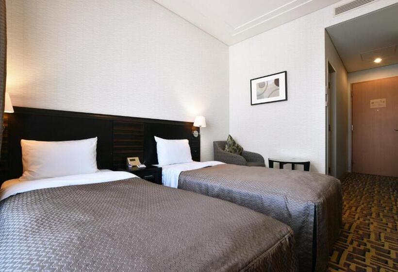 غرفة قياسية, Okura Chiba