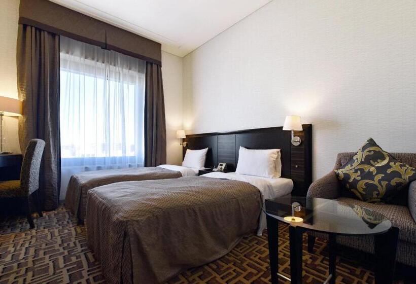 غرفة قياسية, Okura Chiba