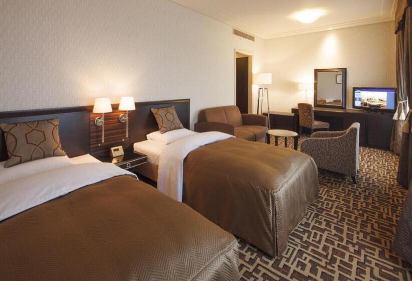 غرفة سوبيريور, Okura Chiba