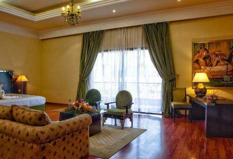 جناح جونيور, Royal Mirage Deluxe