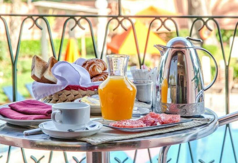 جناح جونيور, Royal Mirage Deluxe