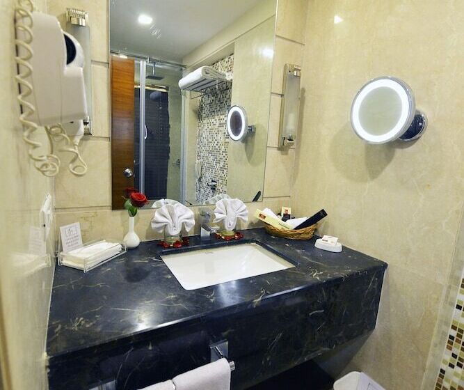 스탠다드 룸, The Bristol