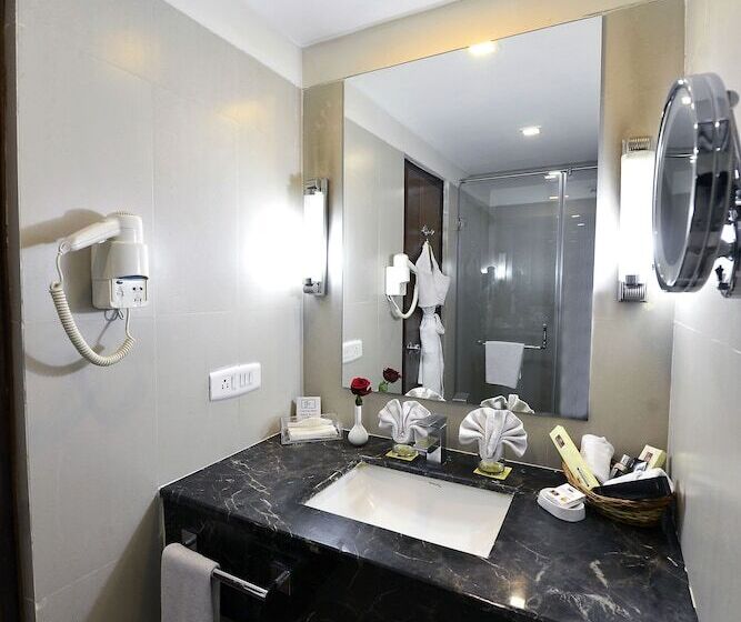 디럭스 룸, The Bristol