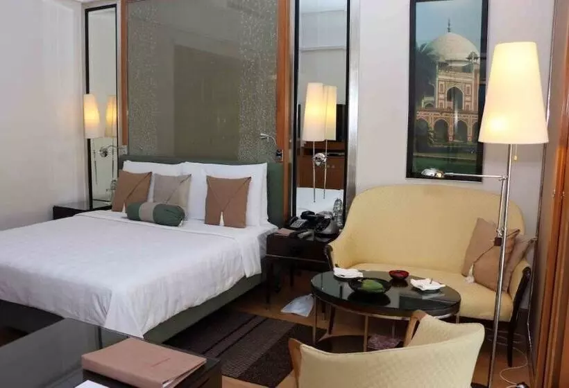اتاق لوکس با چشم‌انداز استخر, Trident Gurgaon