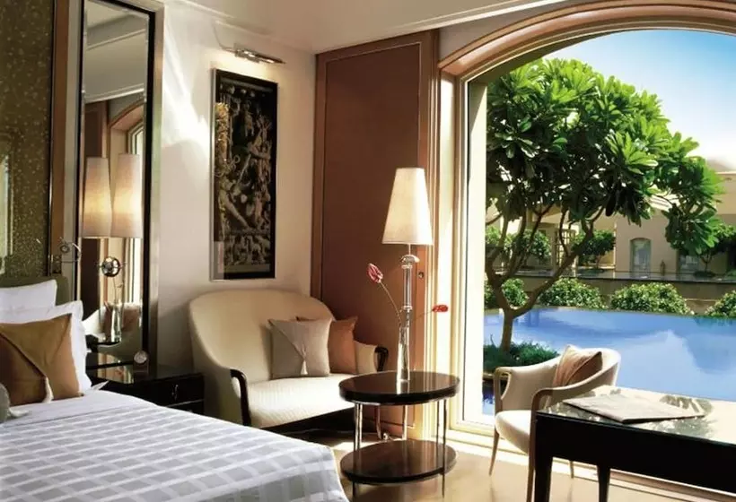 اتاق لوکس با چشم‌انداز استخر, Trident Gurgaon