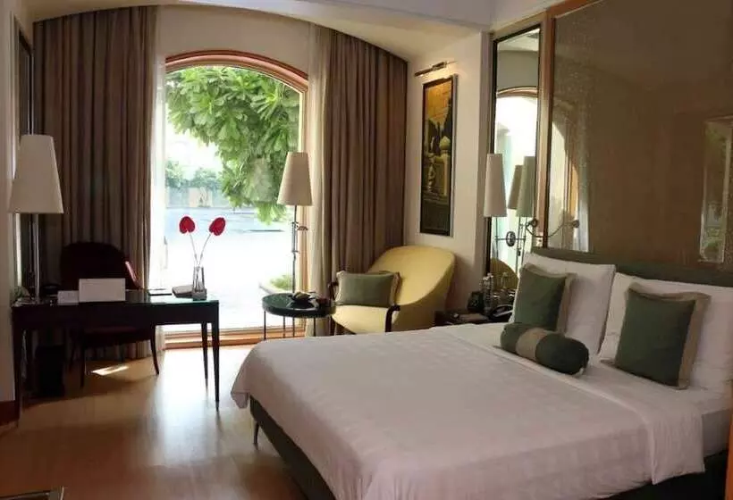 اتاق سوپریور با چشم‌انداز استخر, Trident Gurgaon