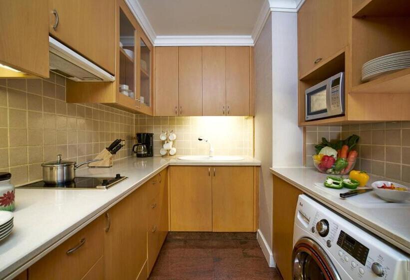 Suite King Bed, Mayfair Bangkok Marriott Executive Apartments