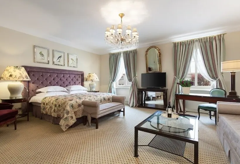 سوییت جونیور, Narutis Hotel Small Luxury Hotels Of The World