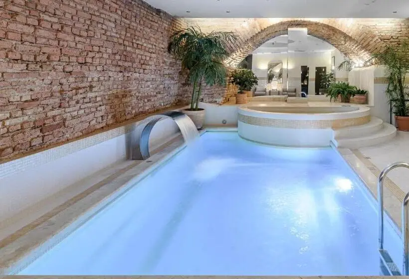 اتاق کلاسیک, Narutis Hotel Small Luxury Hotels Of The World