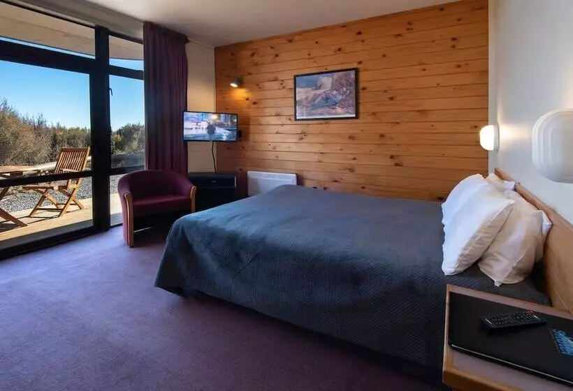 Perhehuone, Skotel Alpine Resort
