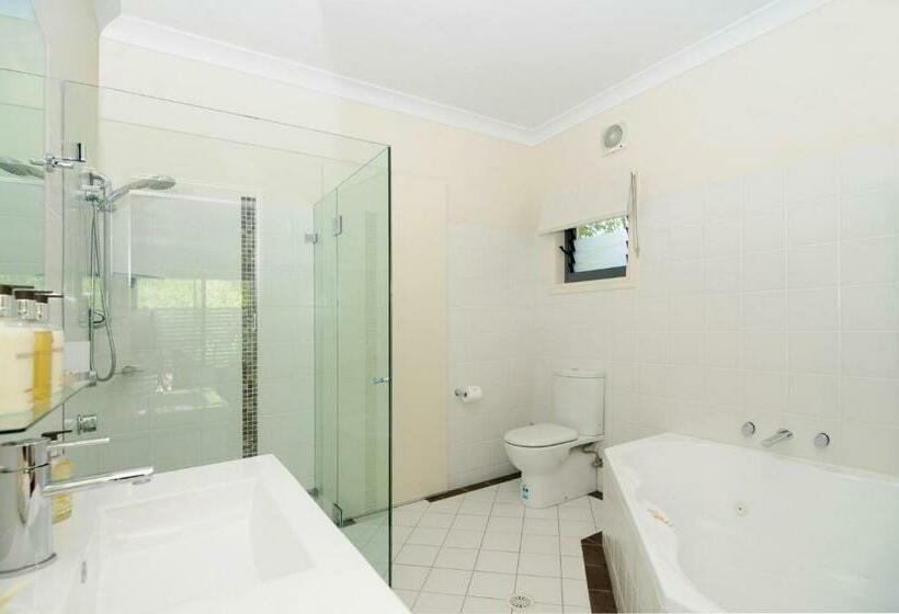 מיטת קינג בסוויטה, Ceespray   Accommodation In Huskisson   Jervis Bay