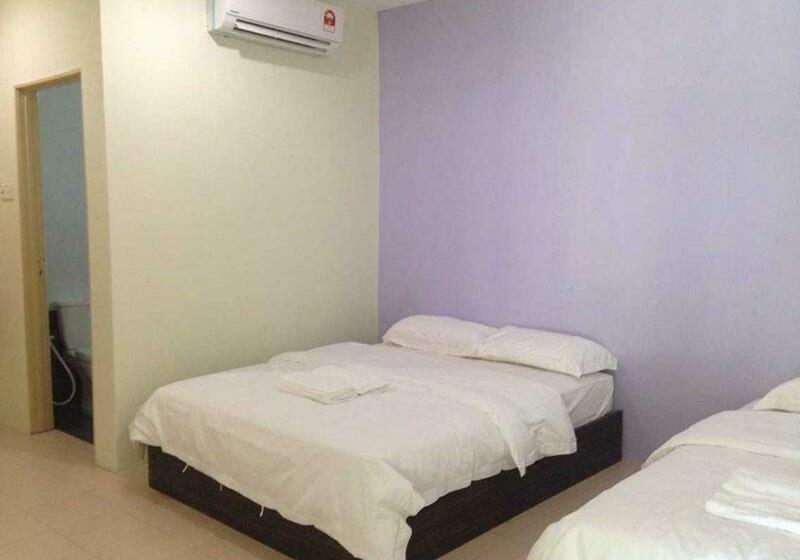 디럭스 룸, First Guest House