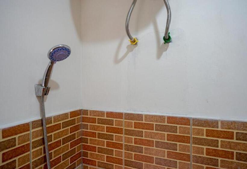 Номер Economy, Reddoorz Syariah Near Gor Satria 4